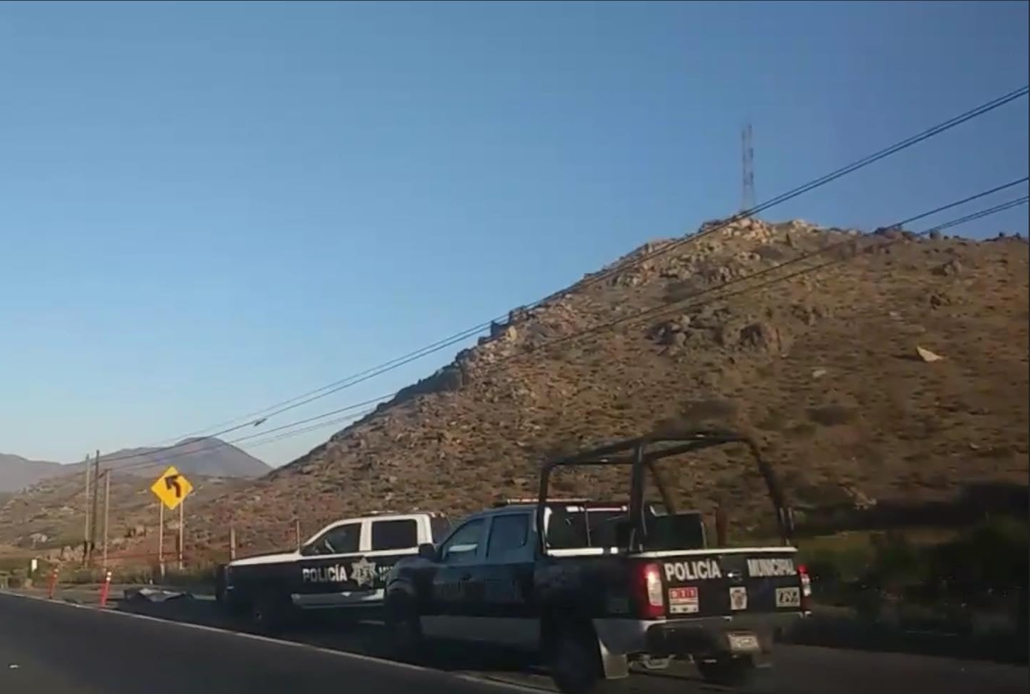 Localizan cuerpo maniatado sobre la carretera libre Tecate – Tijuana