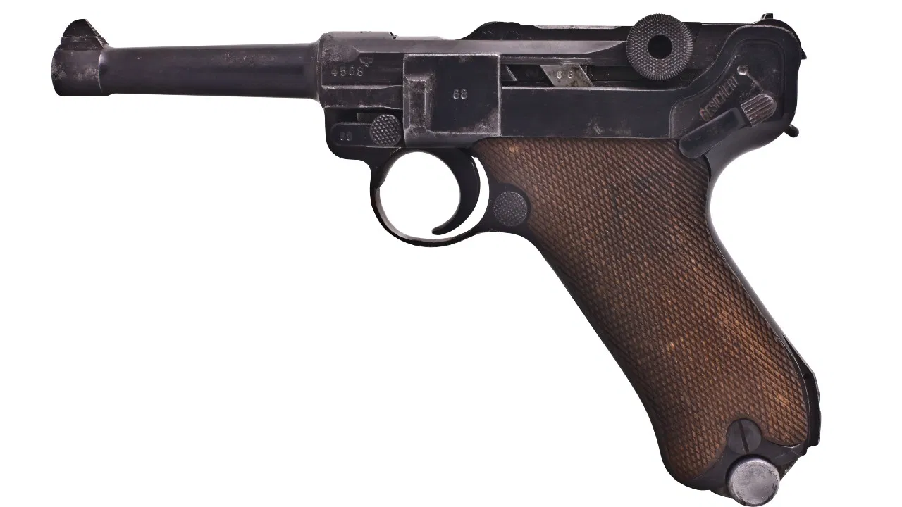 Detienen a ladrón que amagaba a sus víctimas con pistola de la Alemania Nazi de 550 mil pesos