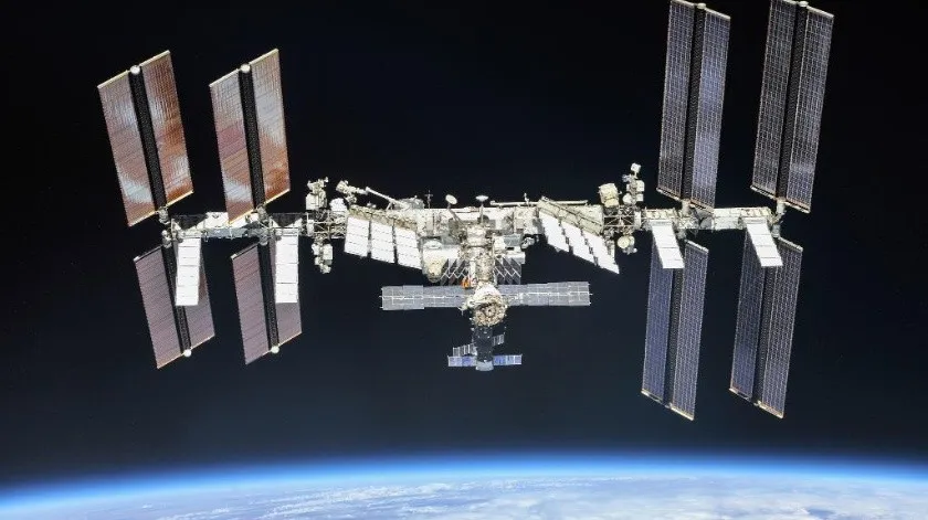 SpaceX recibió advertencia de posible colisión con un OVNI: NASA
