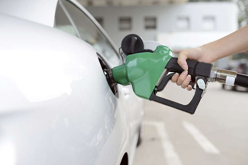 Acusa AMLO contrabando de gasolina y diesel