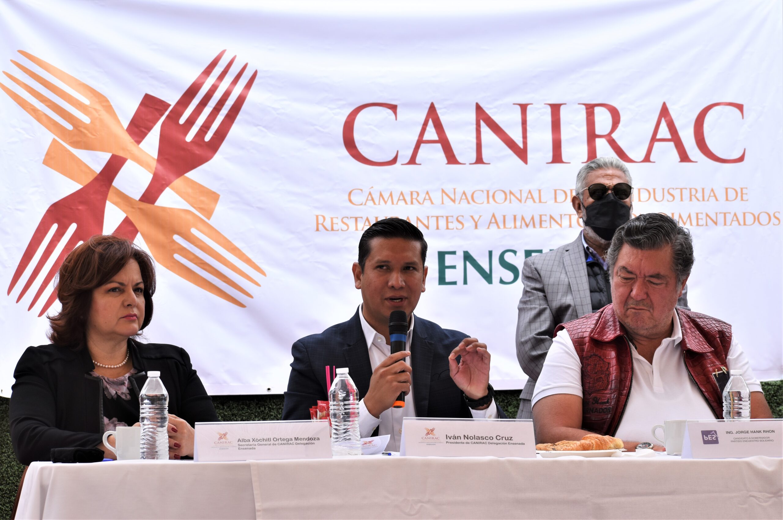 Presenta Canirac a Hank su agenda                                                                                                                         de temas para reactivar la economía