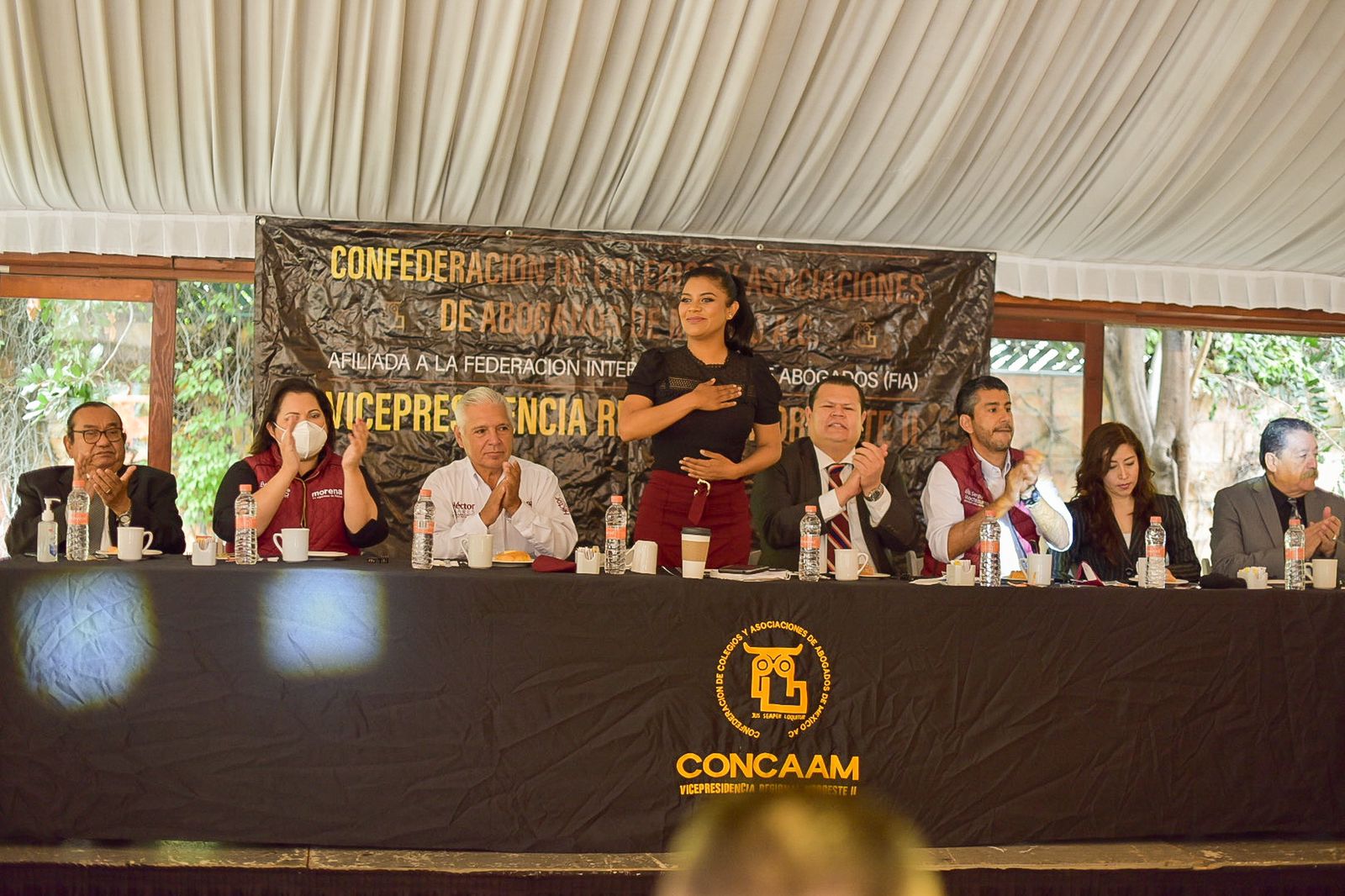 Quiero gobernar de la mano con los abogados de Tijuana: Montserrat Caballero