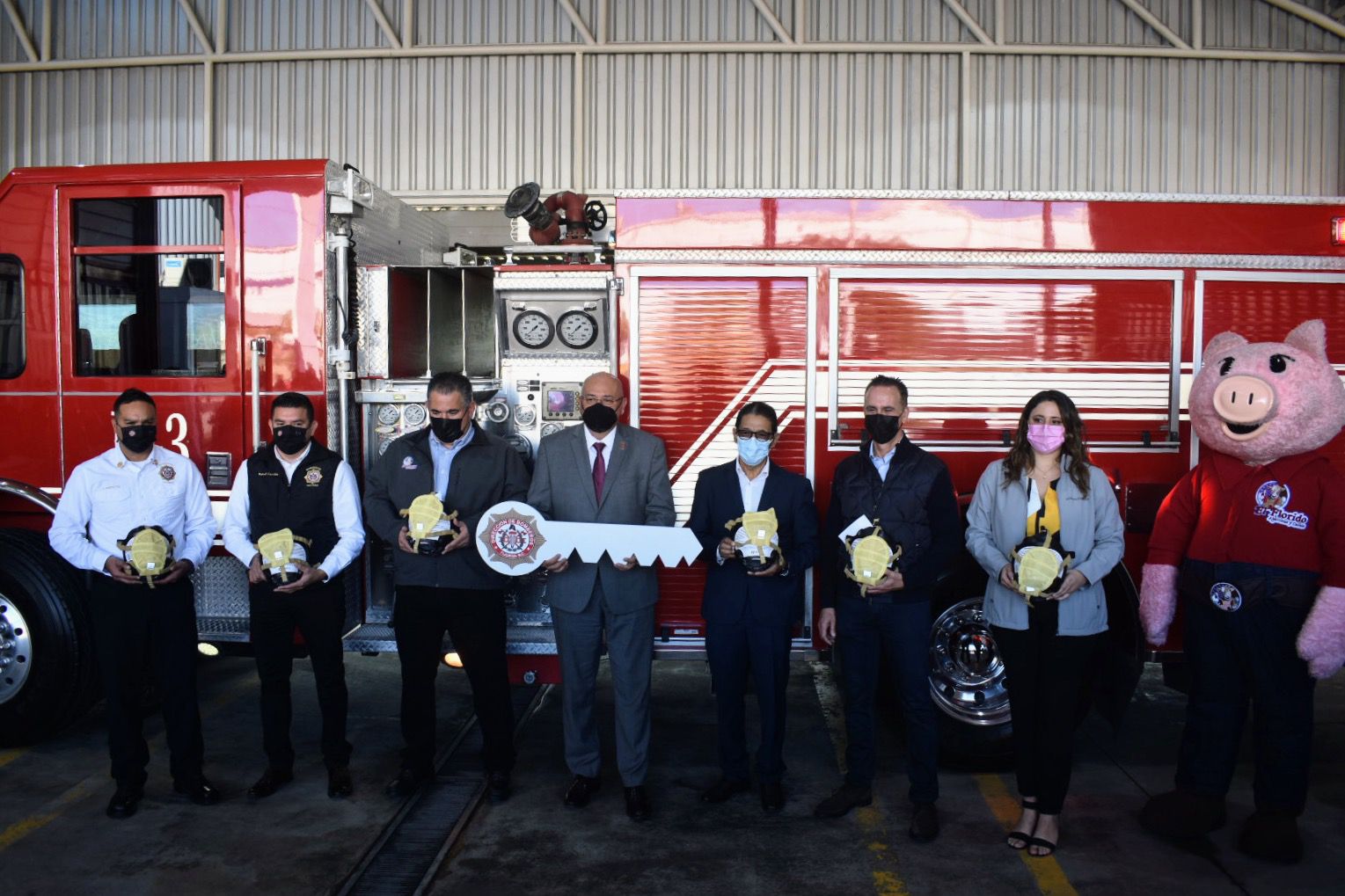 Ayuntamiento de Tijuana recibe equipo nuevo para bomberos