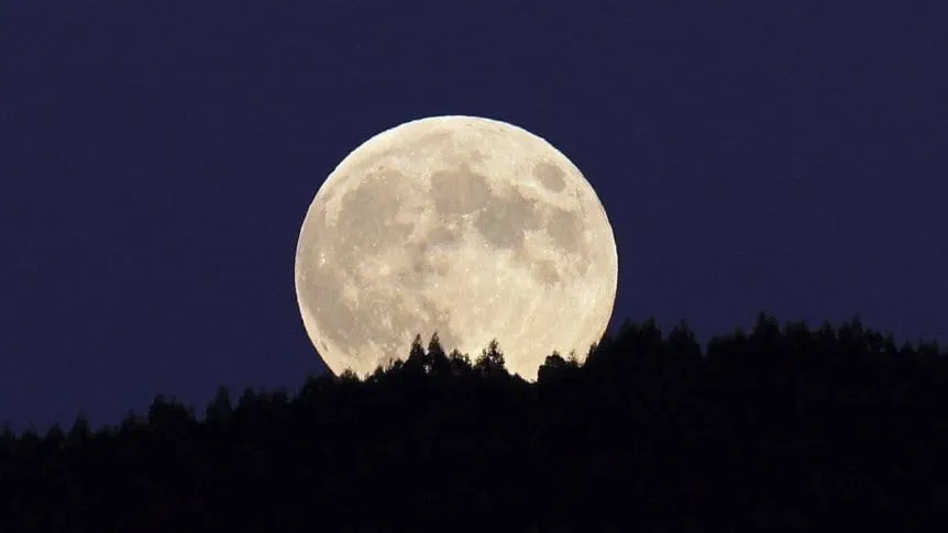 Luna de Lobo 2024: A qué hora es, significado y cómo ver la luna llena de enero.