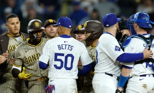 MLB: ¡La rivalidad está que arde! Padres y Dodgers vacían las bancas por ¿intento de pelotazo?