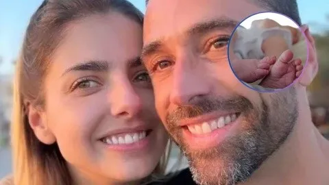 Michelle Renaud y Matías Novoa felices tras la llegada de su bebe.