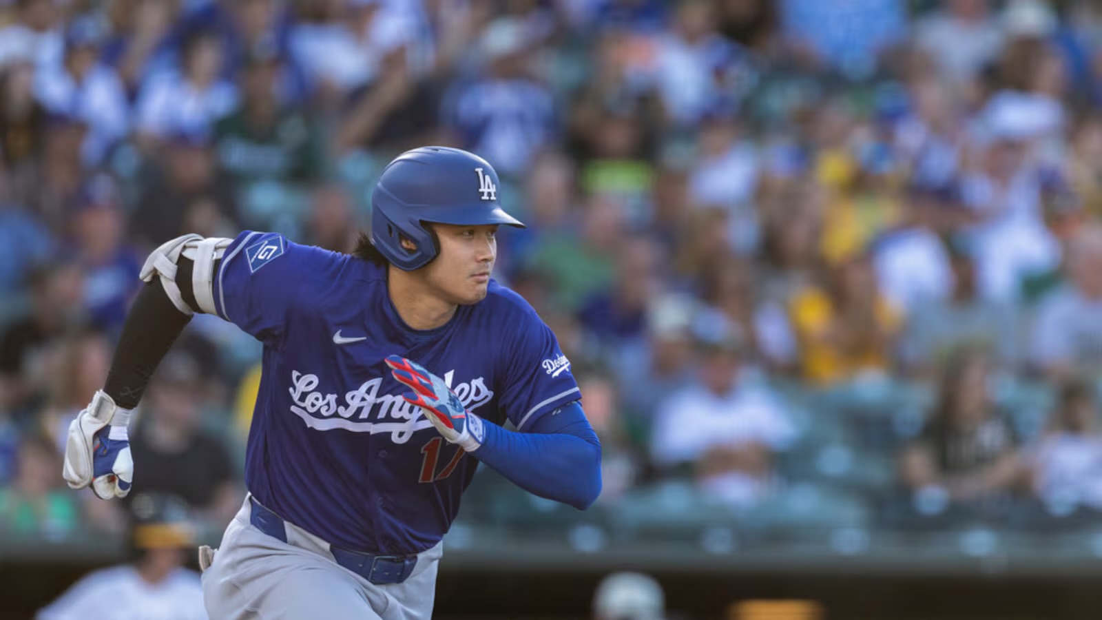 Mexicano interrumpe partido de los Dodgers para celebrar gol de la Selección ante Ecuador